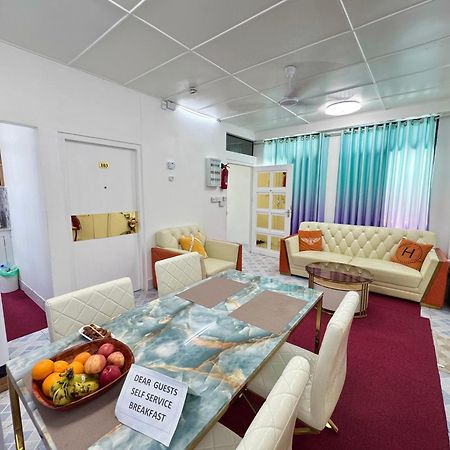 Ontrack Travel Transit Hotel Male Exterior photo