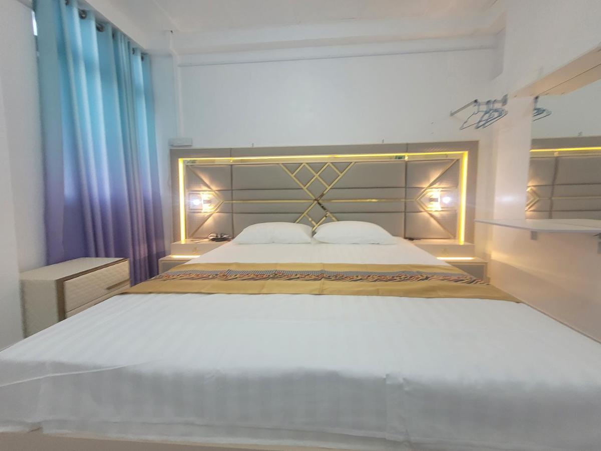 Ontrack Travel Transit Hotel Male Exterior photo