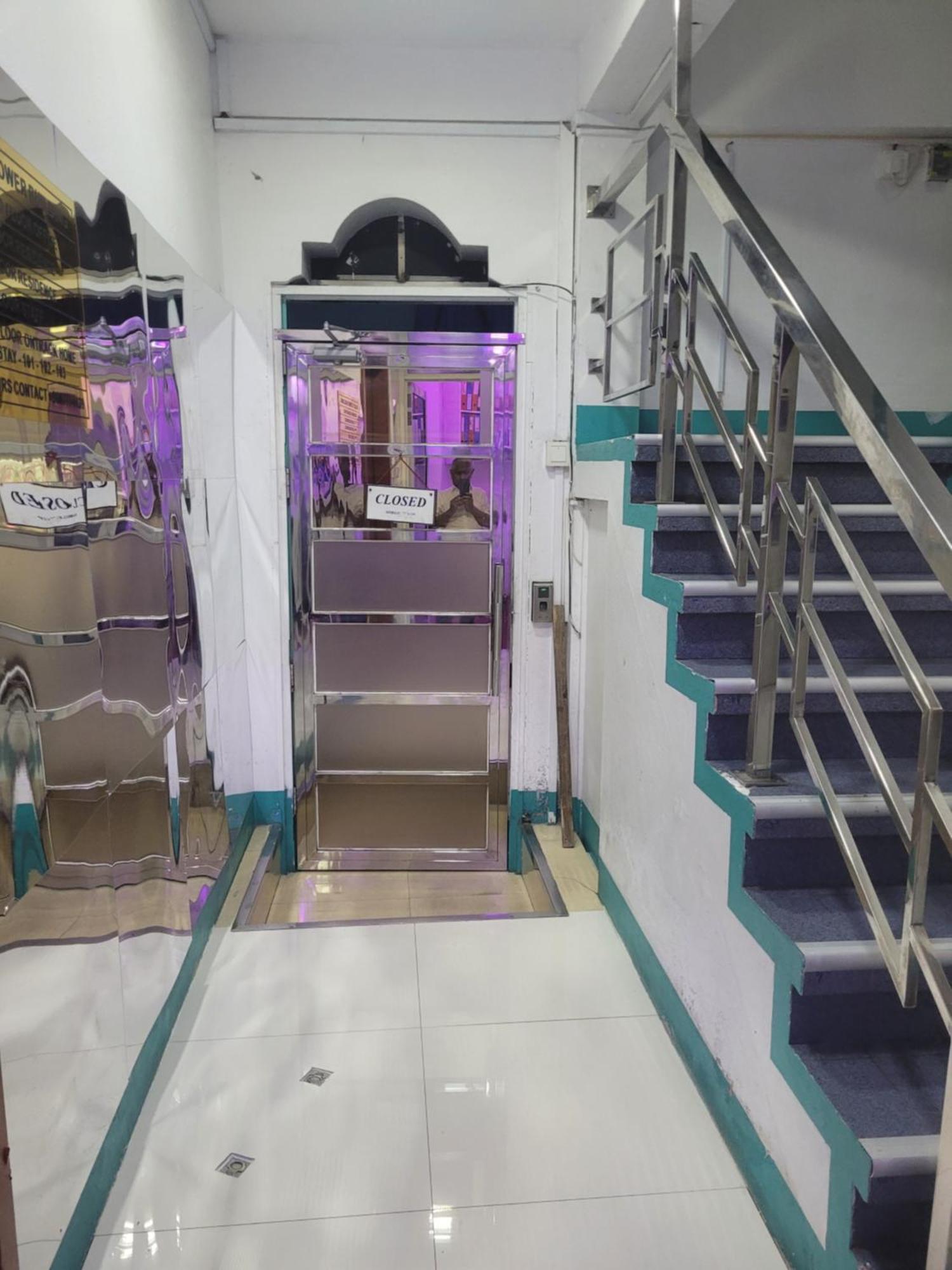 Ontrack Travel Transit Hotel Male Exterior photo