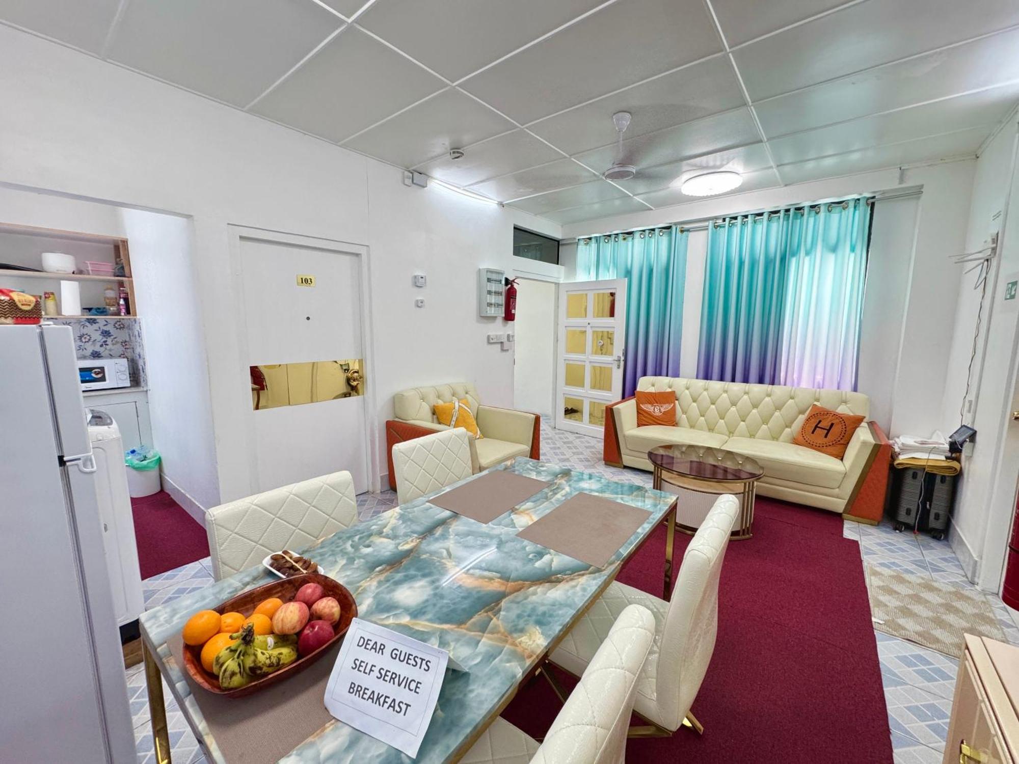 Ontrack Travel Transit Hotel Male Exterior photo